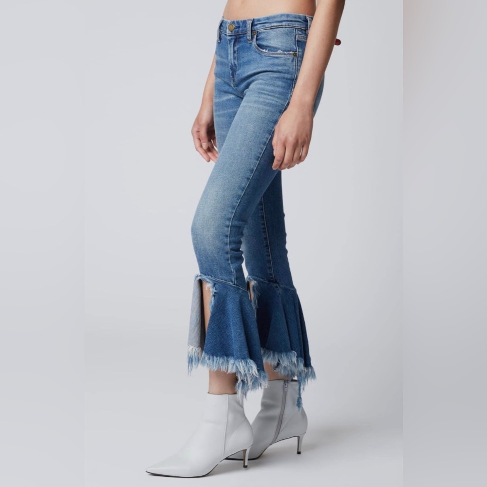 [BLANKNYC] Ruffle Hem Cropped Jeans – Playful Denim Flair